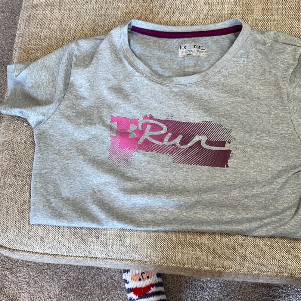 4 workout tops 2 Under Armour 2 Nike - Picture 5 of 5